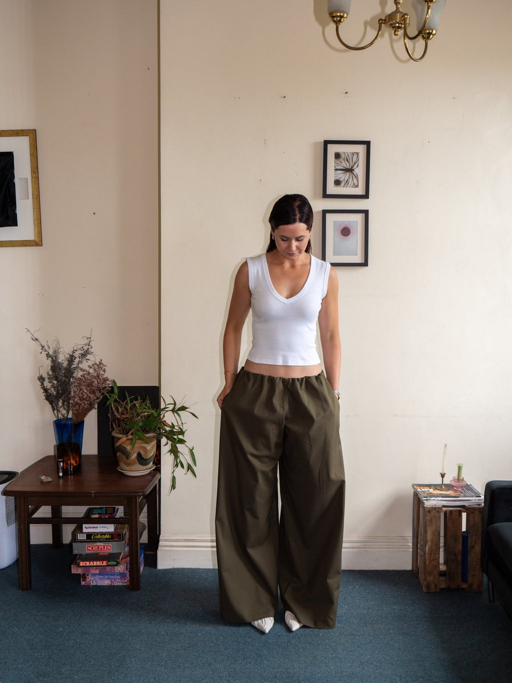 Relaxed wide-leg pants with elastic waistband, full length, green