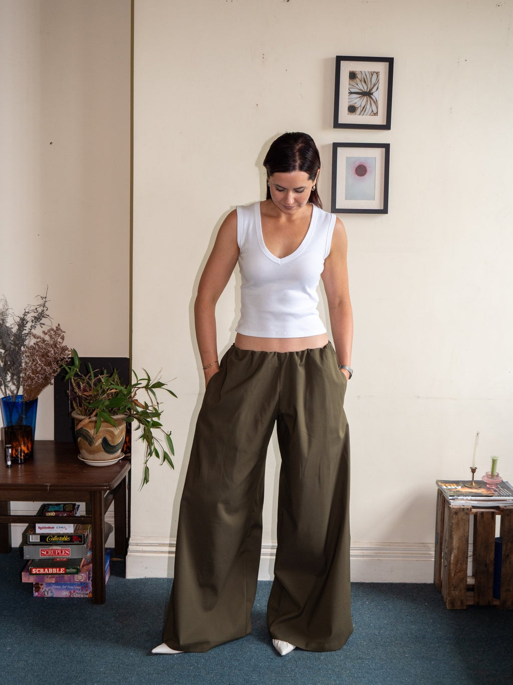 Relaxed wide-leg pants with elastic waistband, full length, green