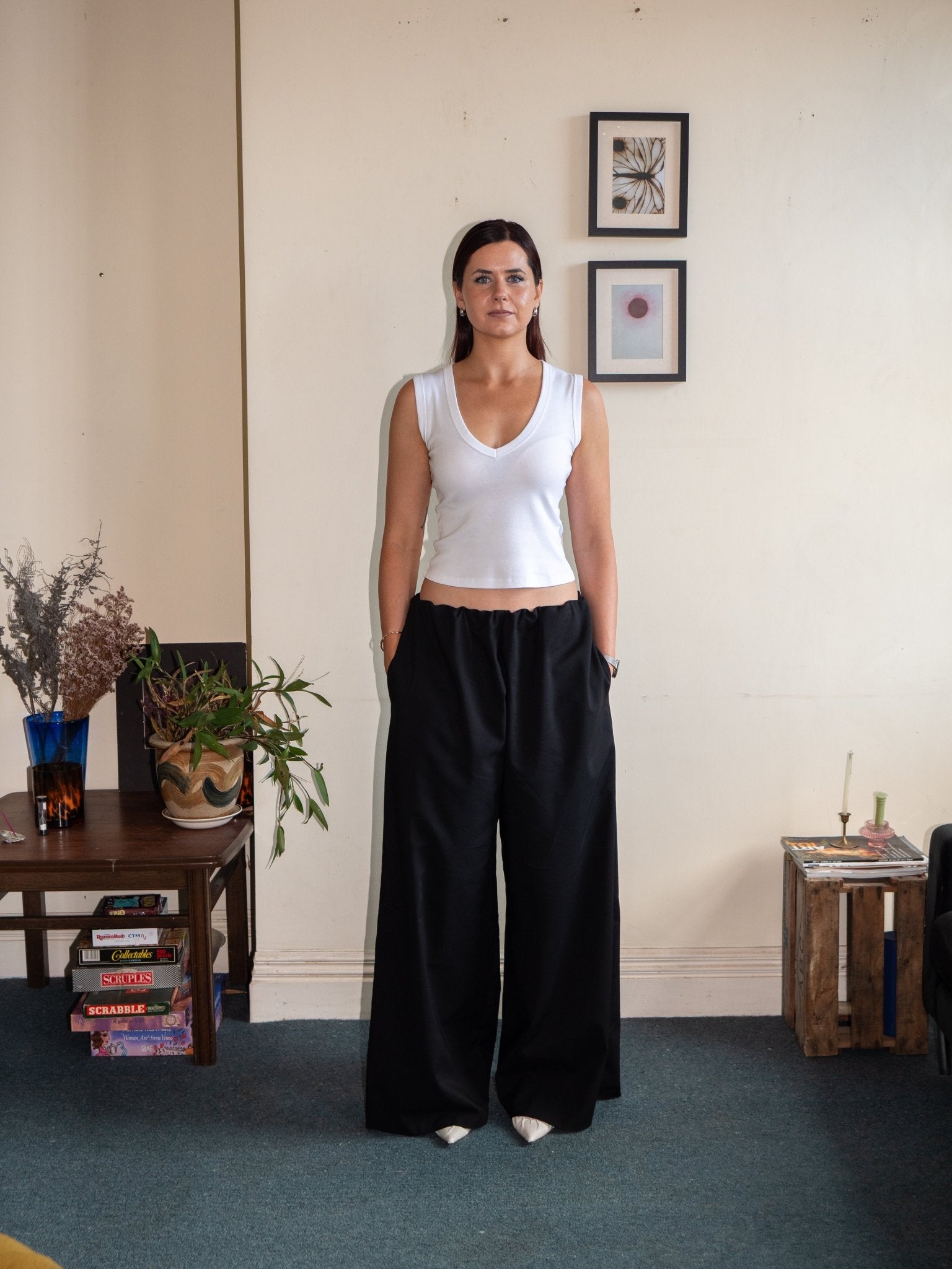 Relaxed wide-leg pants with elastic waistband, full length, black